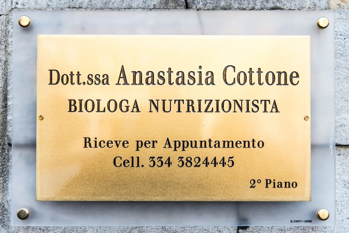 Insegna dello studio della Dott.ssa Cottone